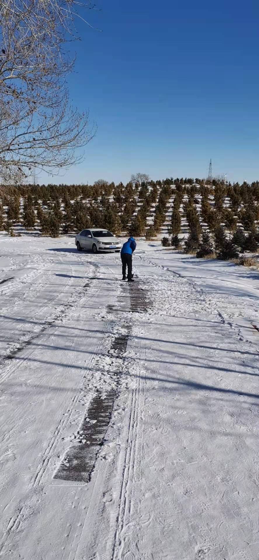 空氣自動(dòng)站運(yùn)維人員趕赴現(xiàn)場(chǎng) 空氣自動(dòng)站運(yùn)維人員趕赴現(xiàn)場(chǎng)